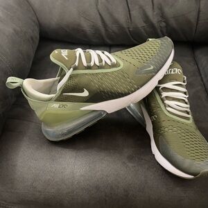 NIKE Air Max 270 Olive Green Size 11 Make me an offer
